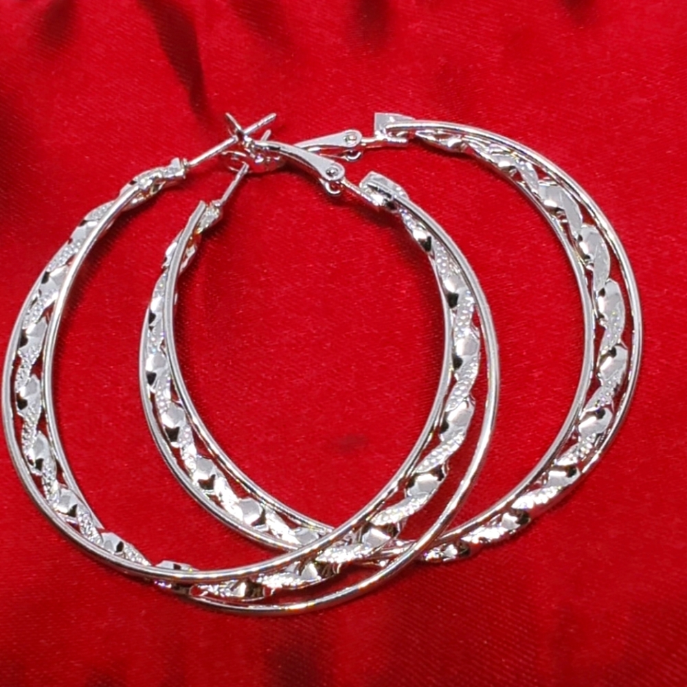 Women's Elegant Silver New Fashion Big Round Hoop Laser Cut 2" Earrings NWT